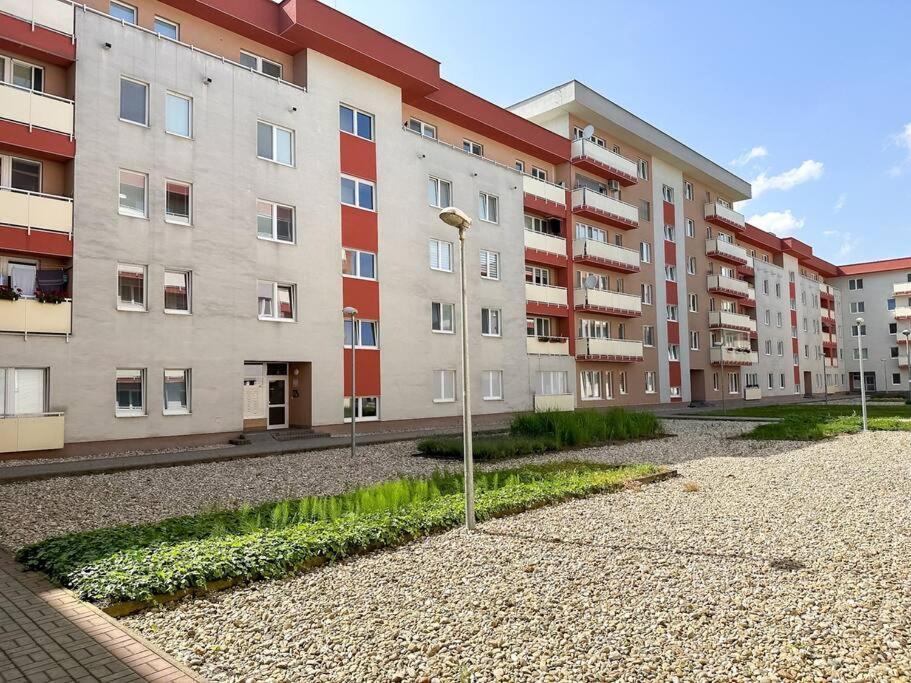 Apartamento Simcity 3 I City Centre & Free Parking 24H Self Check-In Banská Bystrica Exterior foto